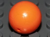 Les balles de football orange sont toujours produites, et donc moins chères