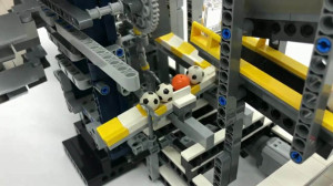 Pendulum, a LEGO ball run machine (LEGO GBC) from CK Ang, alias CK bricks | instructions on Planet GBC
