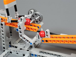 LEGO GBC4ALL-07 - Rolling Liftarm, an amazing LEGO Great Ball Contraption that you can easily reproduce with kids thanks to Planet GBC instructions