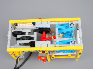 LEGO GBC - Huw Millington (from Brickset) - Scissor Lift v2 - a LEGO marble run machine with free pdf building instructions | Planet GBC