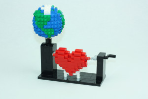 Love Planet - a LEGO automaton representing a LEGO Heart and earth - Polo from Planet GBC - building instructions and Lego set