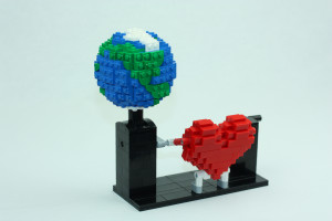 Love Planet - a LEGO automaton representing a LEGO Heart and earth - Polo from Planet GBC - building instructions and Lego set