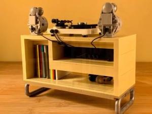 LEGO MOC - Vinyl Sound System/Listening Station, by Zachary Steinman